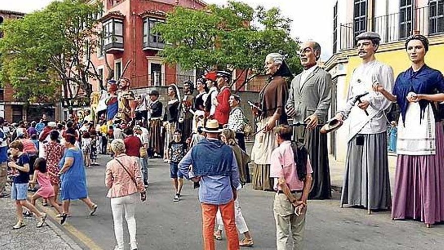 El centro acoge la ´Trobada de gegants´