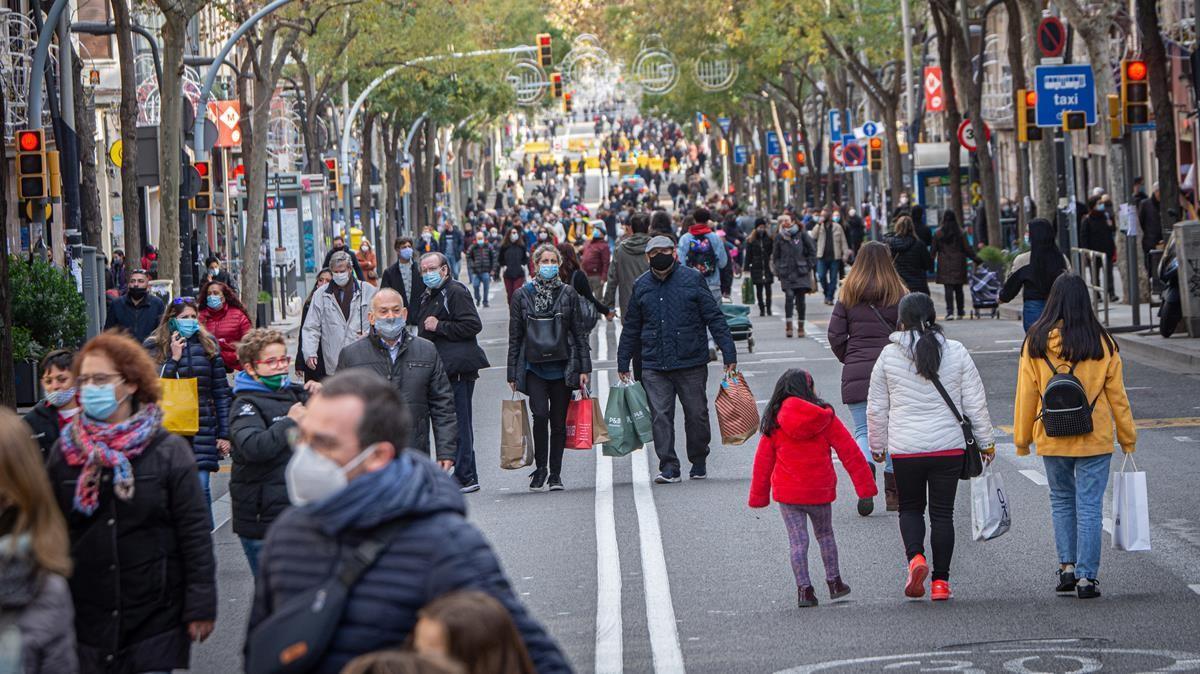 Ambiente en Creu Coberta, sin coches, un sábado del pasado diciembre. Ambiente en Creu Coberta, sin coches, un sábado del pasado diciembre.