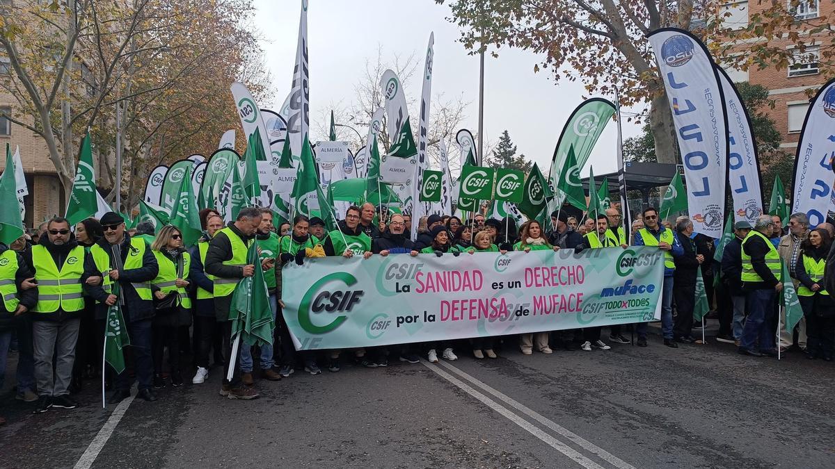 Concentración ante la sede de Muface