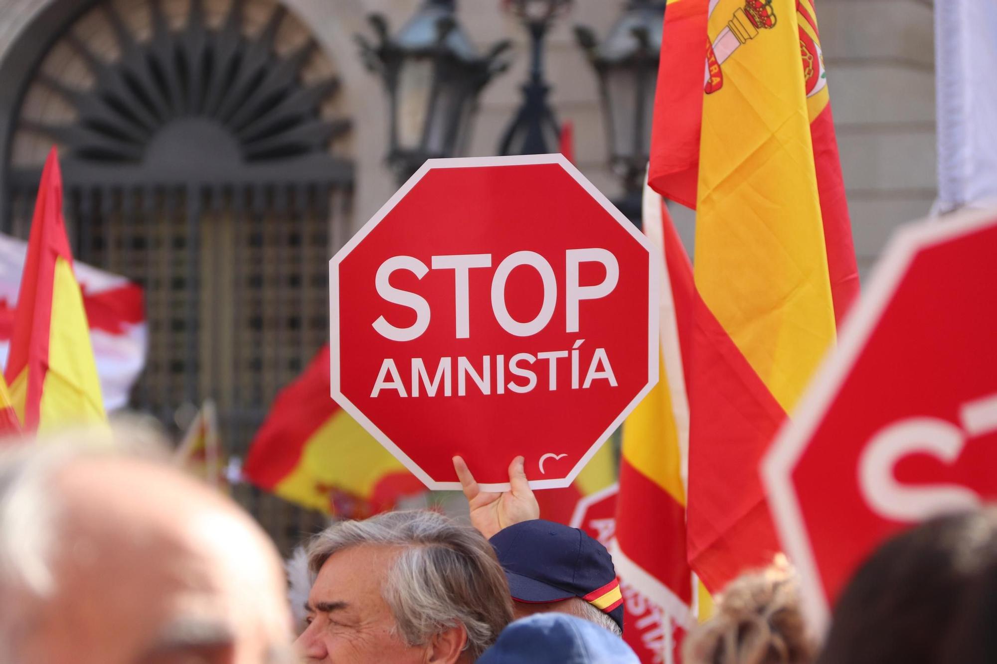 La manifestació contra l'amnistia a Barcelona, en imatges
