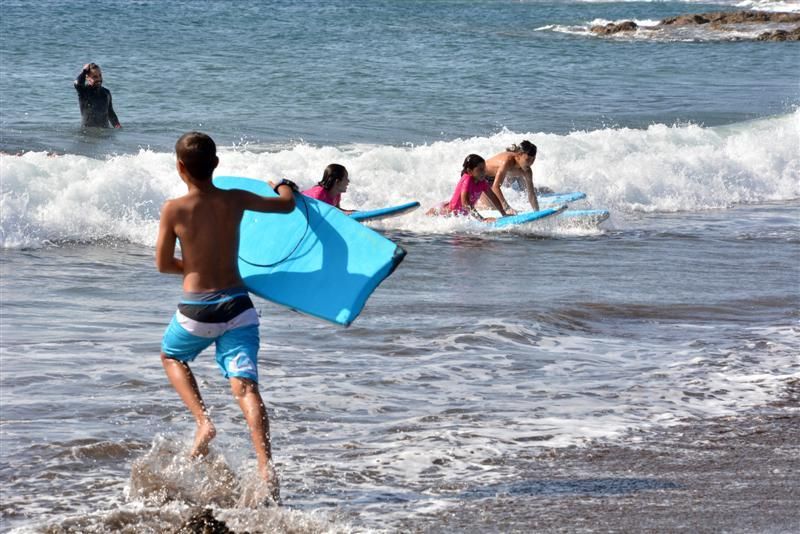 Campus de verano en playa de Melenara