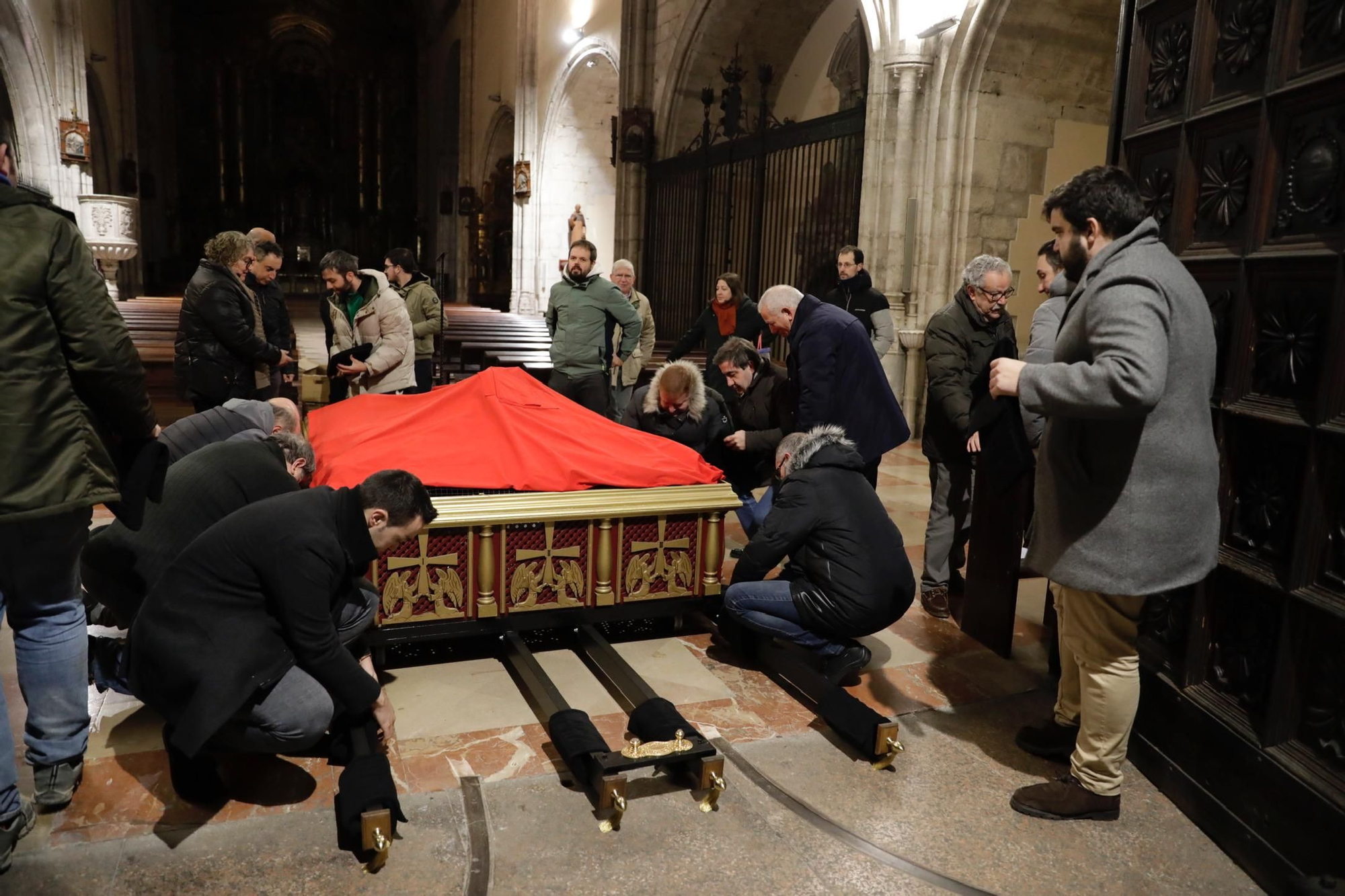 EN IMÁGENES: La Hermandad y Cofradía de Nuestro Padre Jesús Nazareno de Oviedo ya se prepara para la Semana Santa
