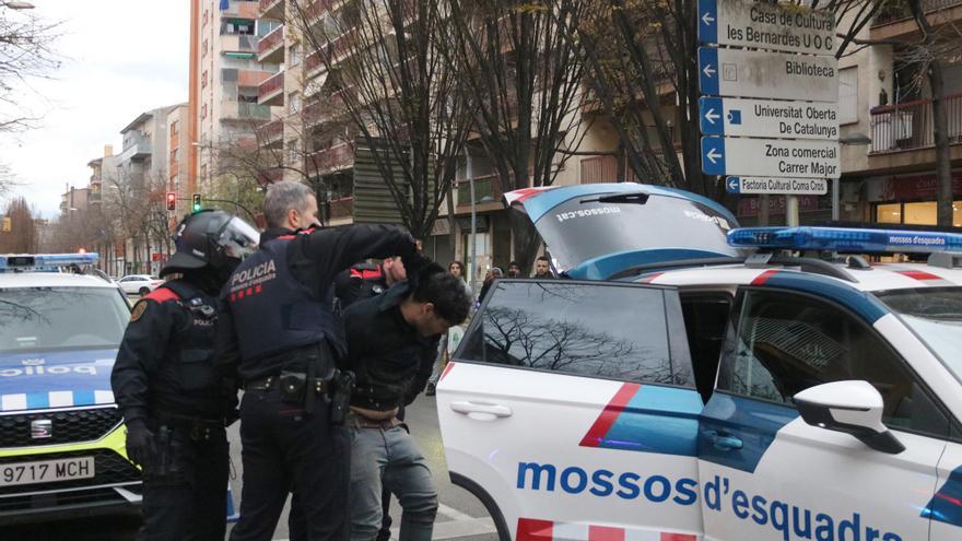 Vídeo | Desnonament al carrer Ramon Sambola de Salt