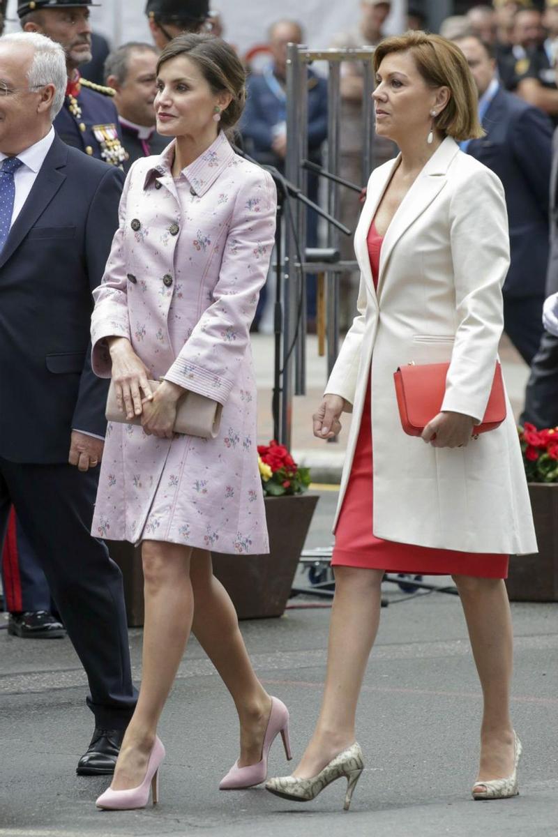 Doña Letizia junto a Maria Dolores de Cospedal en el Día de las Fuerzas Armadas en Logroño