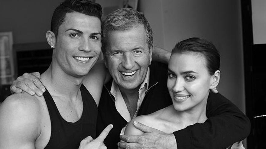 Cristiano e Irina junto a Mario Testino.