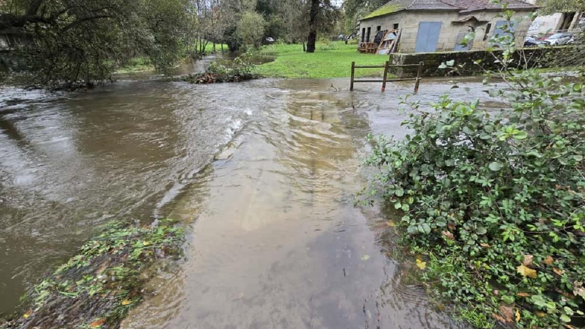 El rñío Miñor, en el punto en el que el Zamáns se encuentra con él