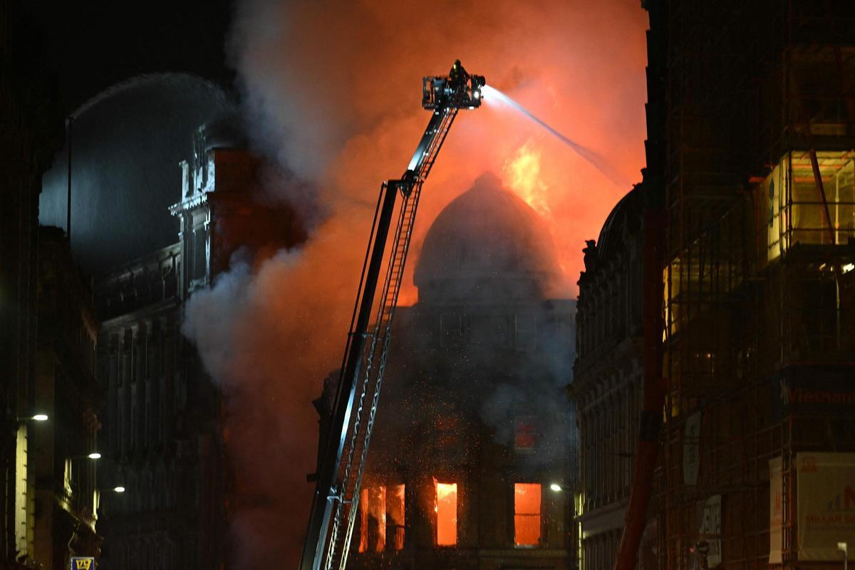 Un incendio en el centro de Glasgow calcina una cúpula victoriana
