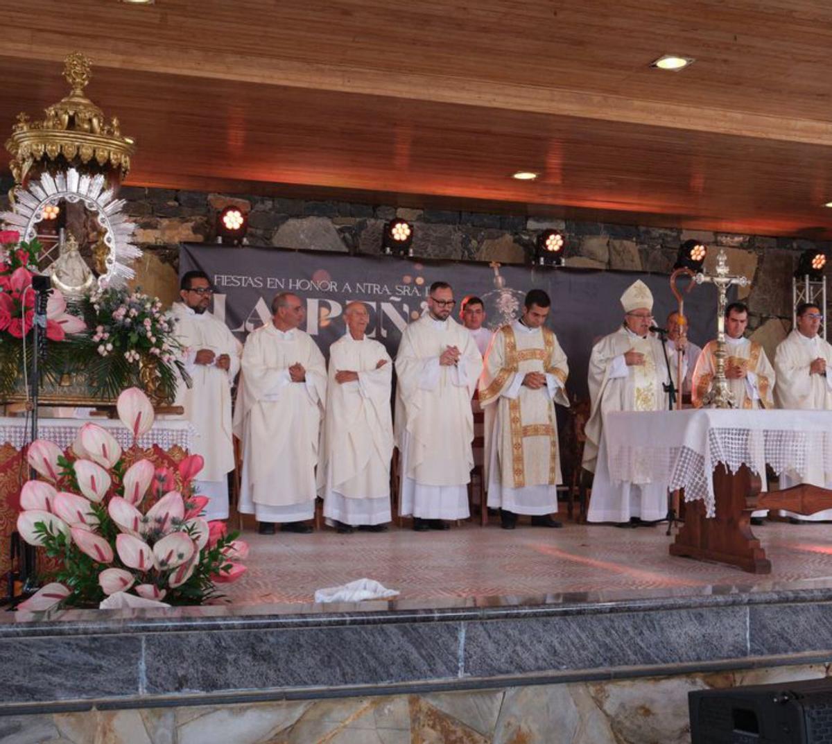 Un momento de la ecuaristía en honor a la Virgen de La Peña. | | LP/DLP