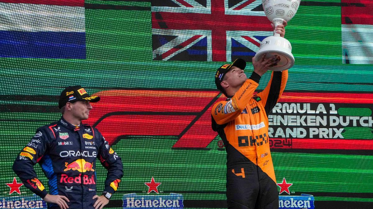 Lando Norris celebra su triunfo en Zandvoort, em casa de Max Verstappen, que ha tenido que resignarse al segundo puesto