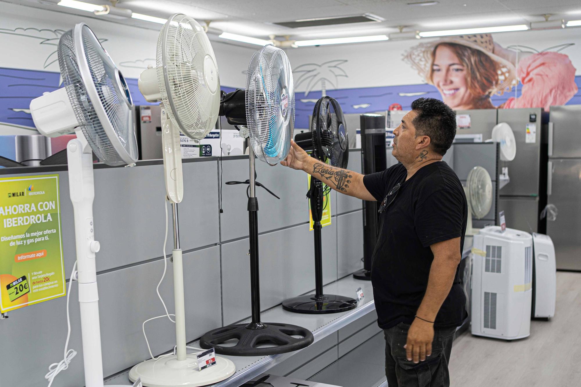 Se disparan en Ibiza las ventas de ventiladores y aires acondicionados