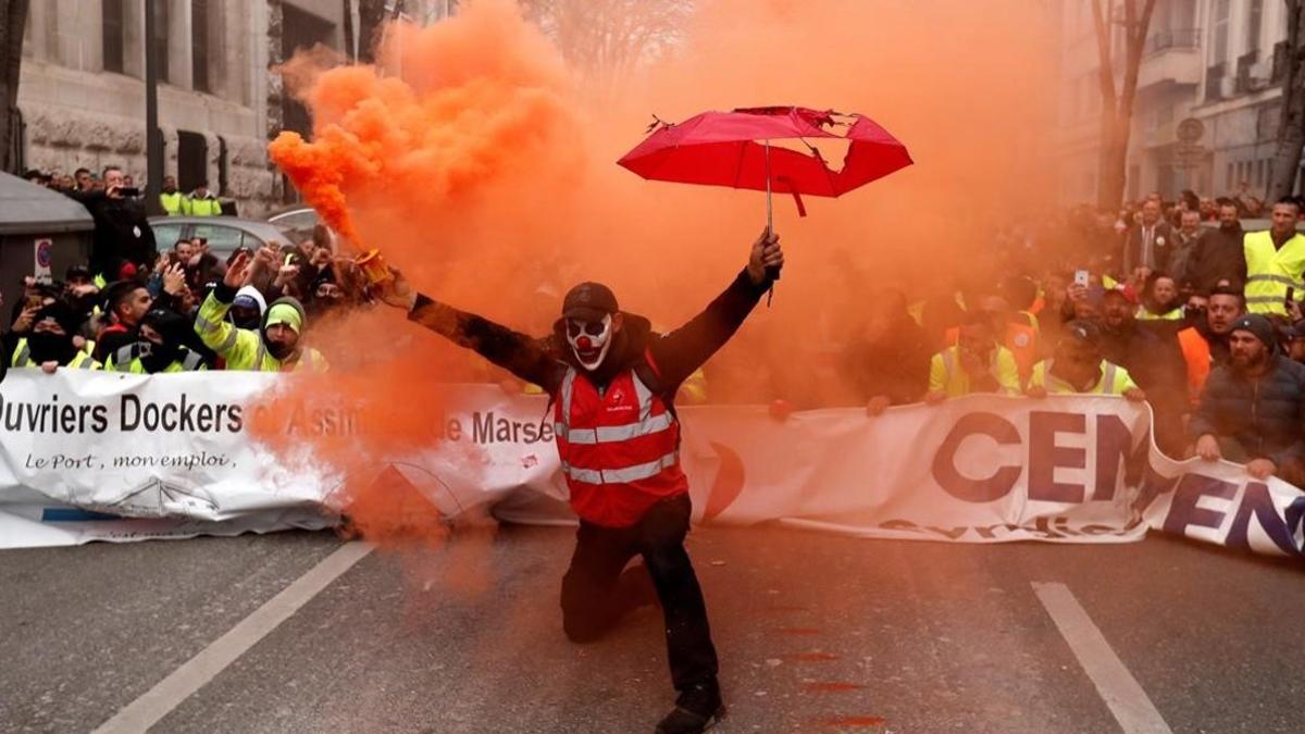 Una manifestante contra la reforma de las pensiones, en Marsella.