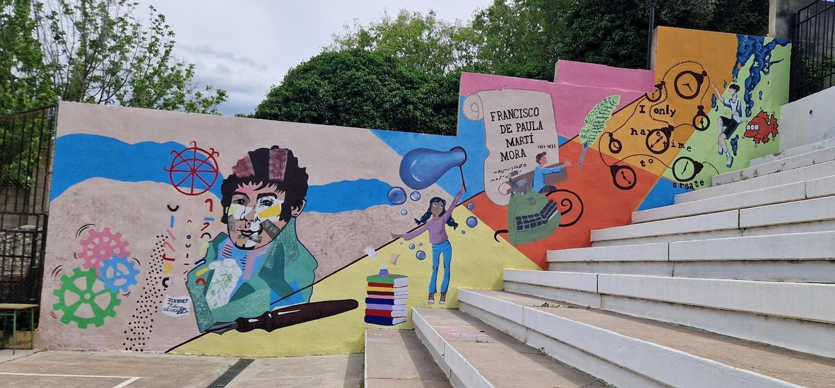 Mural artístico en la patio del Taquígraf Martí de Xàtiva.