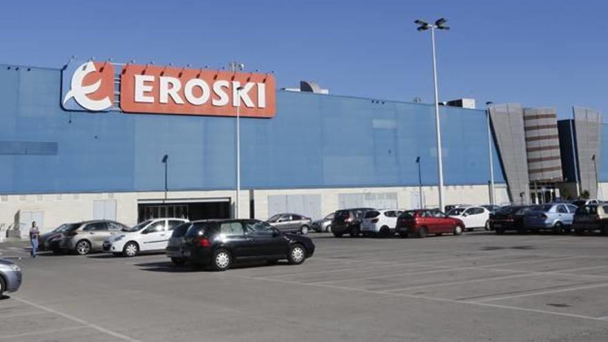Eroski se quedará sólo con 3.000 metros cuadrados de hipermercado en l&#039;Aljub