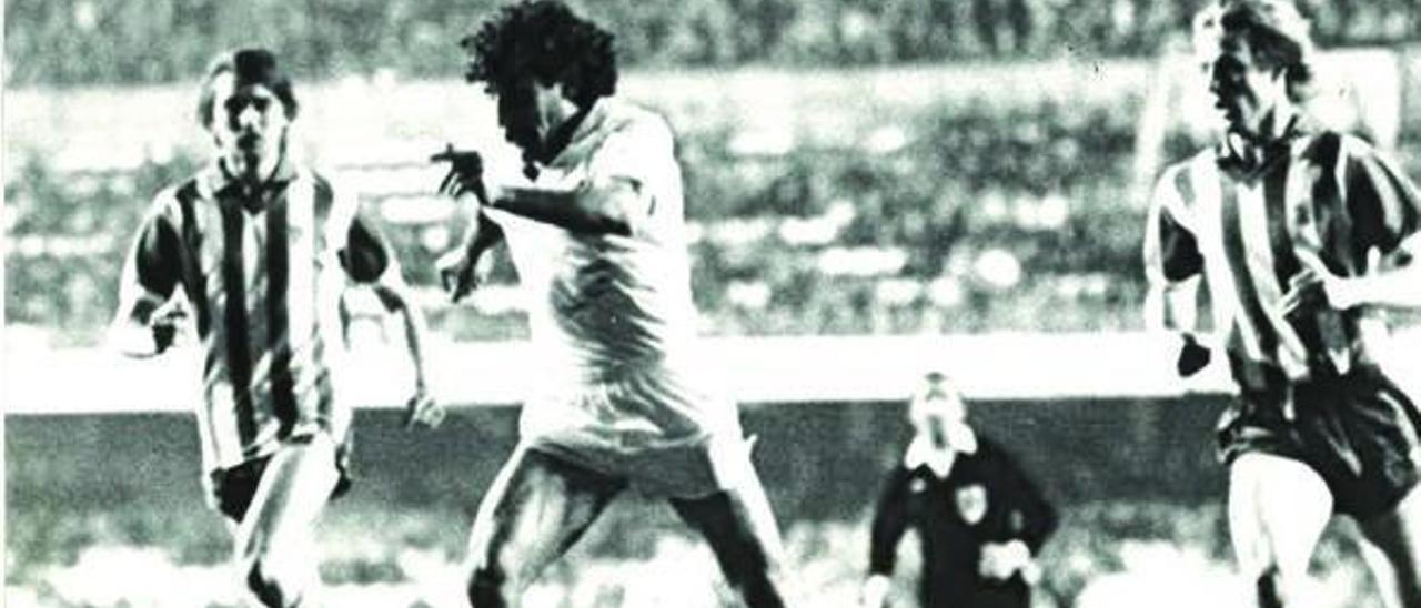 Pablo, en un partido de la Recopa que ganó el Valencia CF en 1980.