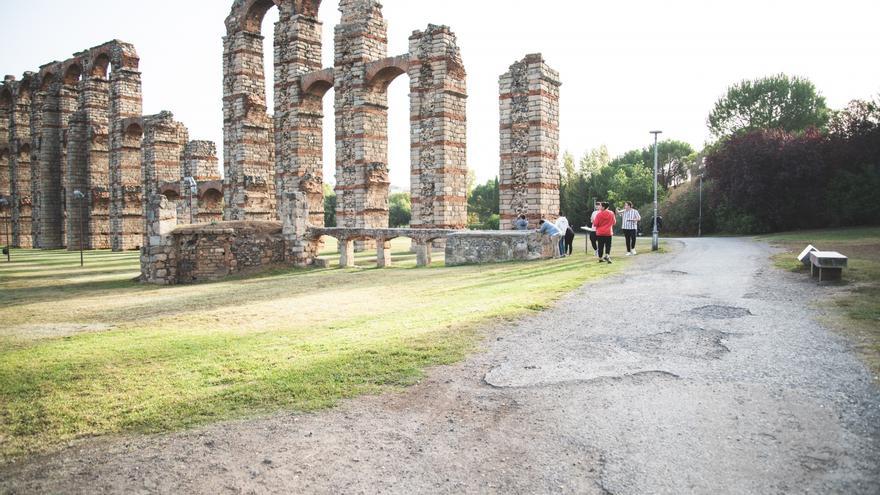 Proyectan mejoras en el pavimento del parque del Albarregas de Mérida