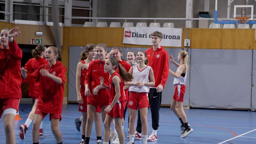 Hanzlik entrena amb les nenes de l’U13. | BÀSQUET GIRONA UNI LAIA PALAU