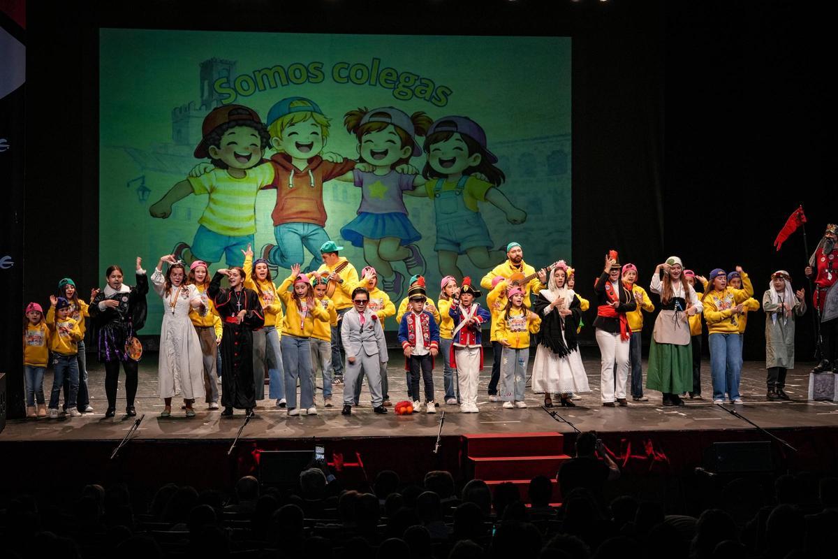 La murga Somos Colegas, de los Maristas.