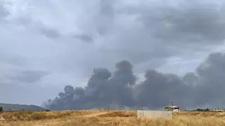 Dos bomberos con quemaduras, uno con una pierna rota y otro hallado semiinconsciente, en los virulentos incendios de Ourense