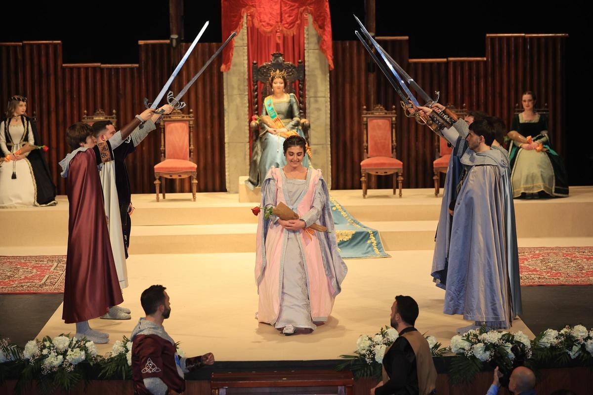 Na Violant d'Hongria: sueño medieval para Victoria Arcos en el 75º aniversario de la Germandat