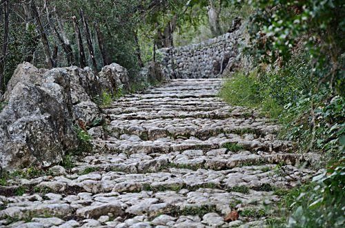 Versteckte Baracken, fast vergessene Geschichten und ganz viel Plackerei: Der Barranc de Biniaraix bei Sóller ist viel mehr als idyllische Wander-Kulisse