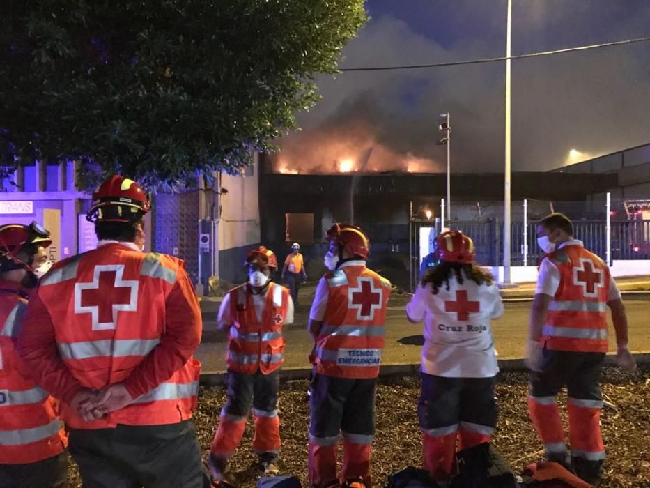 Incendio en la antigua fábrica de Danone, en Las Torres