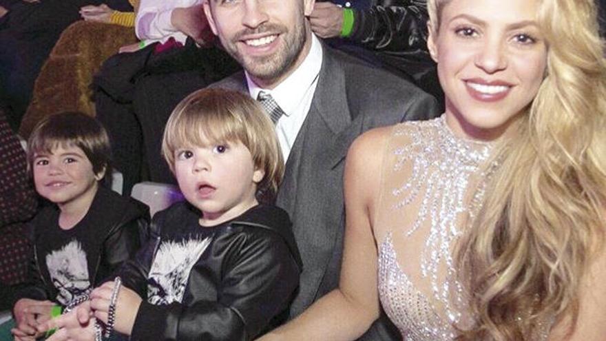 Milan, Sasha, Piqué y Shakira, ayer en los premios. // Instagram