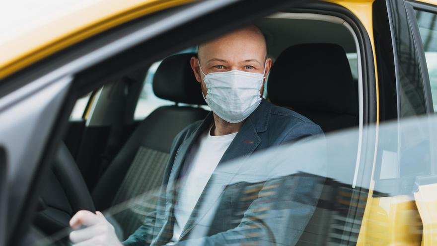 La DGT aclara que no es sancionable no usar mascarillas en los vehículos