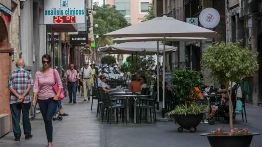 Comercios del centro de Elche se unen para abrir las tiendas los viernes a mediodía