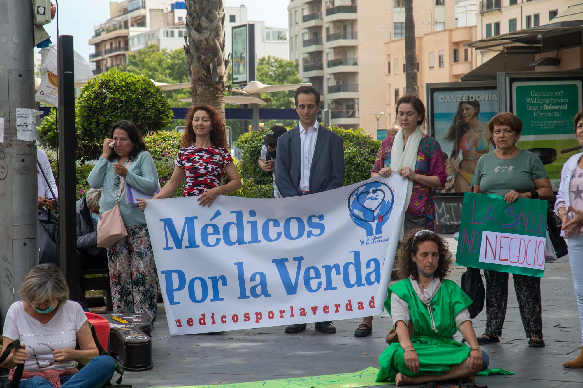 Una médica que ejerce en Manacor participa en una protesta antivacunas: "No van a dar la inmunidad que toca"