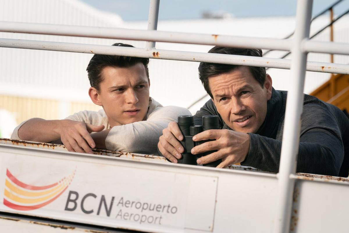 Tom Holland y Mark Wahlberg en 'Uncharted', rodada en Barcelona.