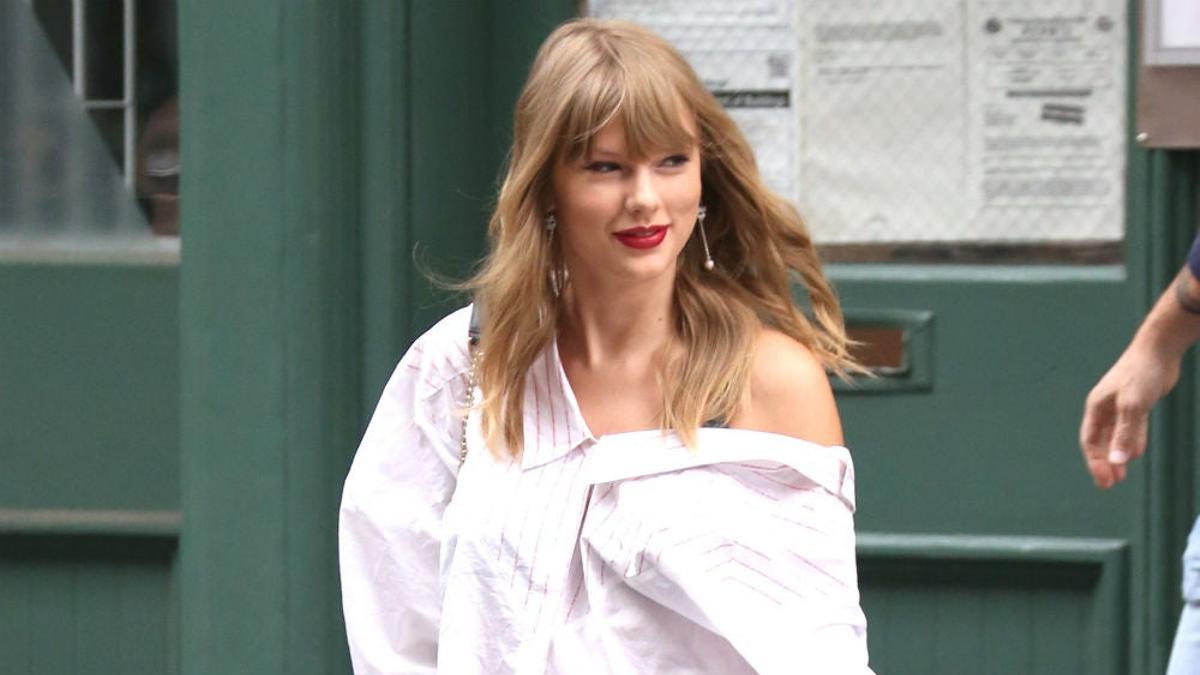 Las dos formas de llevar un short vaquero, por Taylor Swift