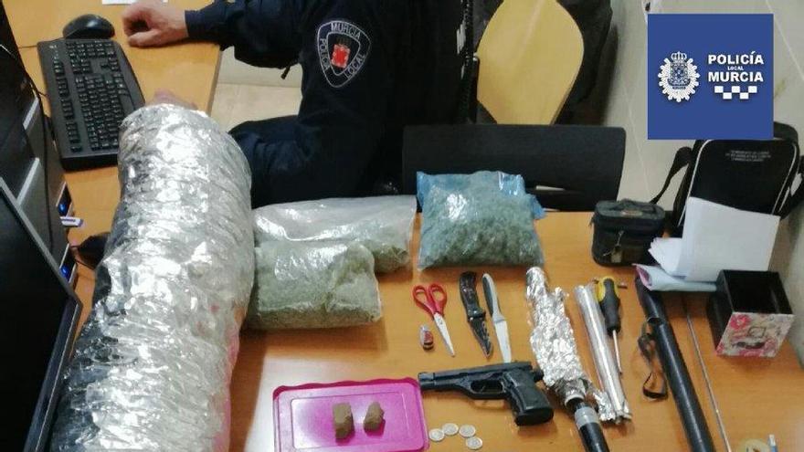 Acuden a desahuciarle y le pillan con marihuana en su casa de Murcia