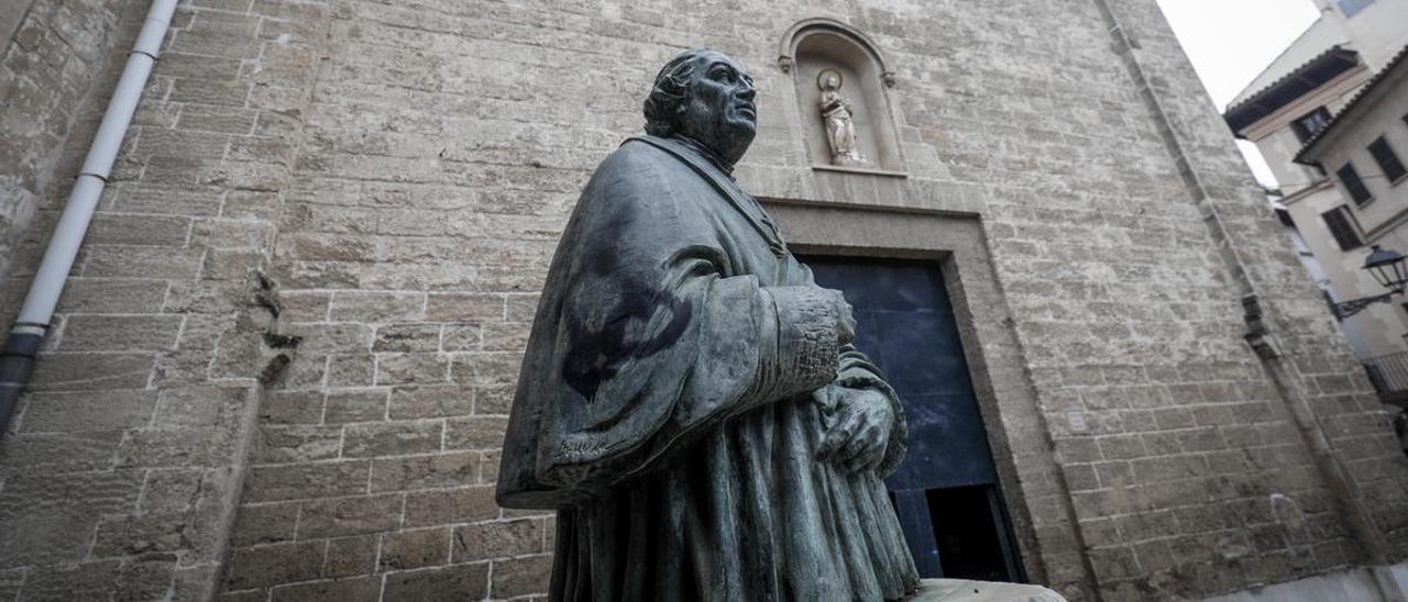 El monumento al Cardenal Despuig en Palma amanece con pintadas