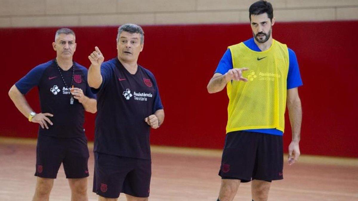 Xavi Pascual, en un entrenamiento junto a Barbeito y Entrerríos