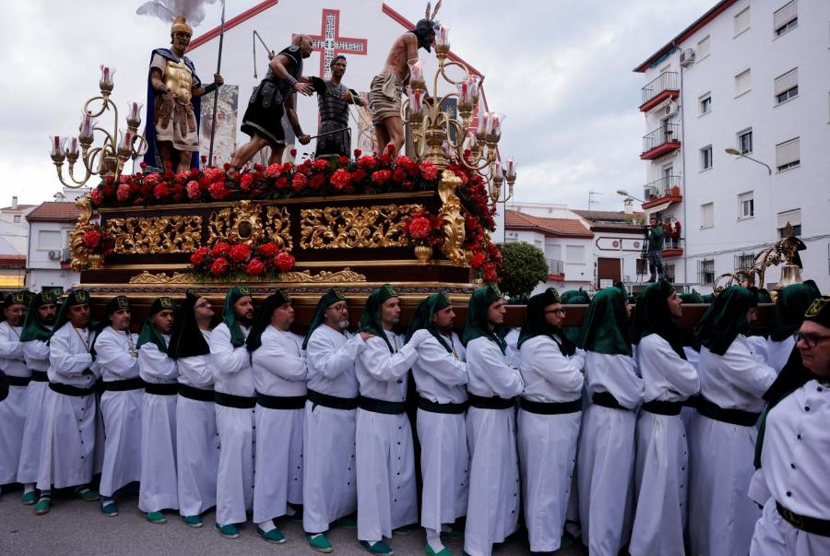 Procesión durante la Semana Santa en Ronda.