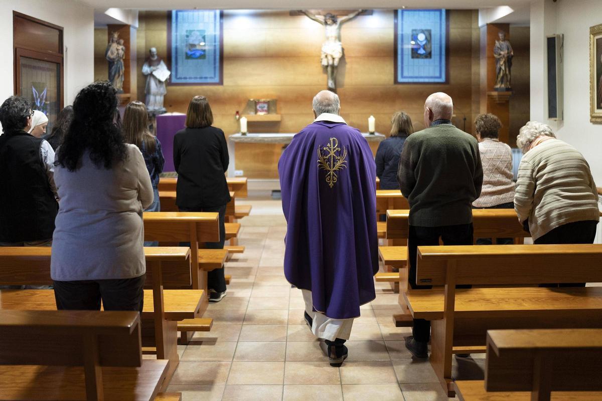 Una eucaristía en la casa Mare de Deu de Montserrat, en Caldes de Montbui (Vallés Oriental)