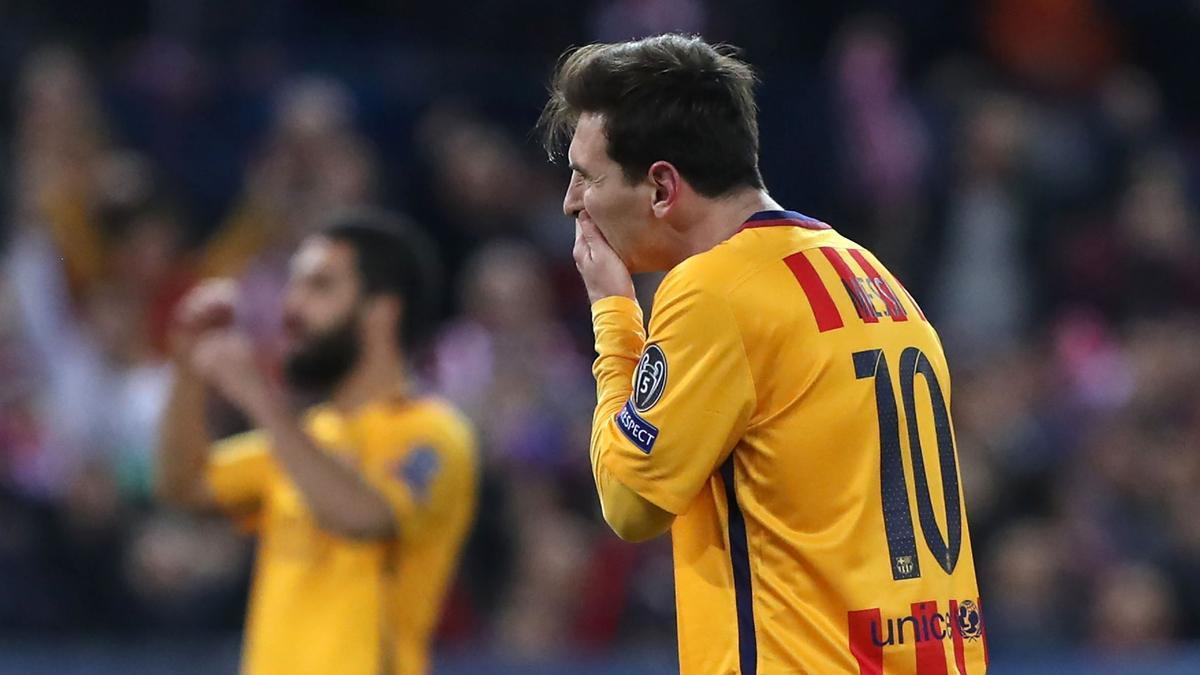 Messi se lamenta durante el Atlético-Barça de la Champions del 2016.