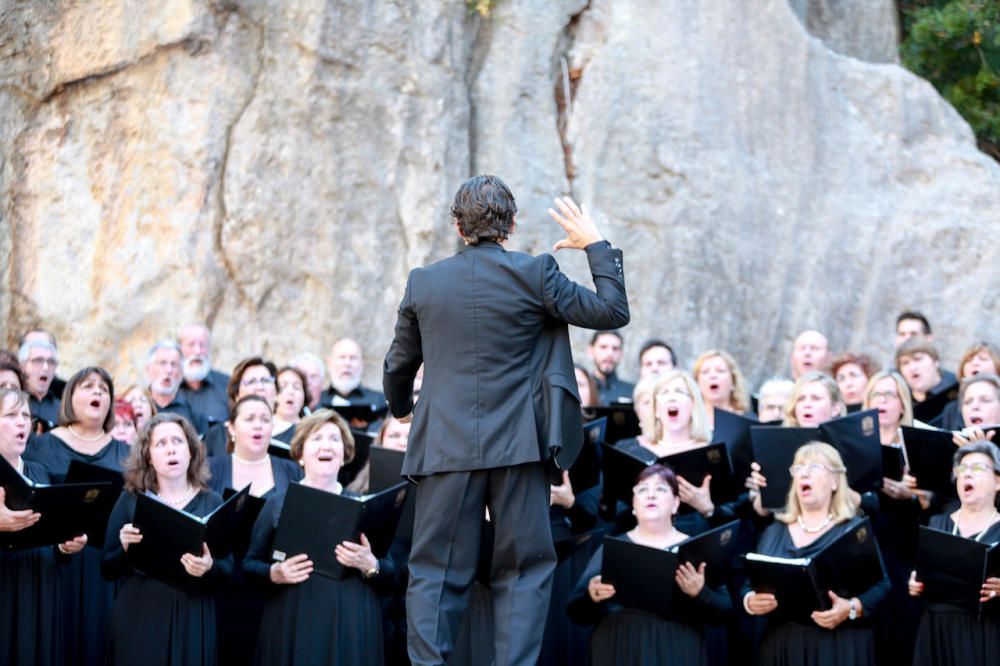 Residenten und Mallorca-Urlauber haben sich am Sonntag (2.7.) zum traditionellen Konzert in der Felsenschlucht Torrent de Pareis eingefunden. In diesem Jahr war die Capella Mallorquina zu hören.