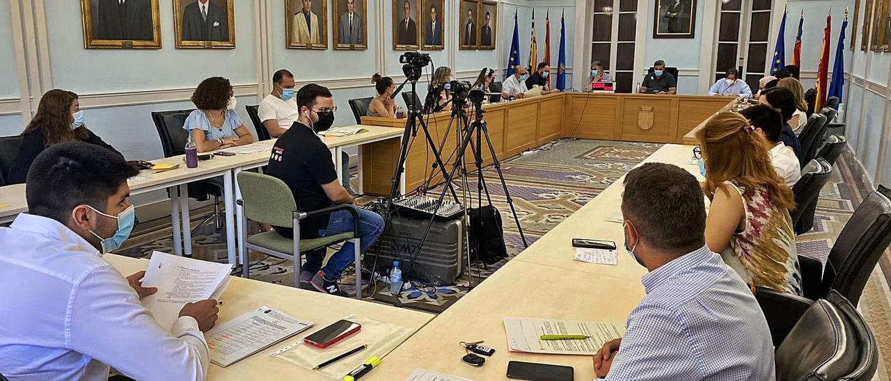 El pleno del Ayuntamiento de Crevillent volvió ayer a ser presencial. | INFORMACIÓN