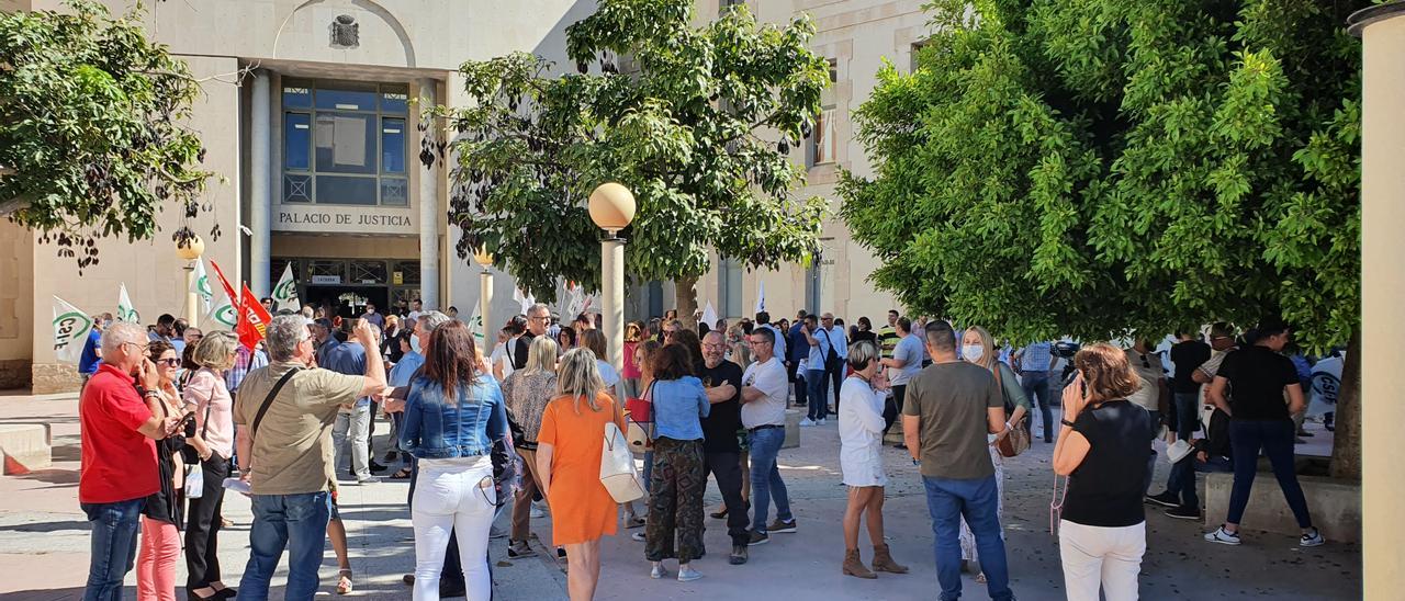 Un momento de la concentración en Alicante.