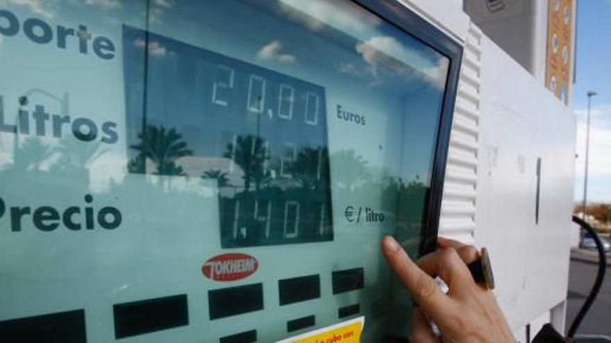 Precio del carburante en una gasolinera española.