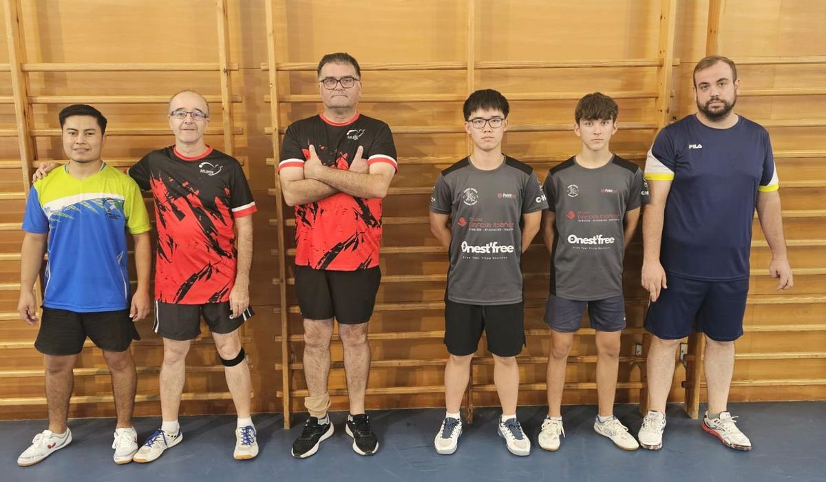 El Corriol Oliva B de 1ª Autonómica,a la derecha, es líder