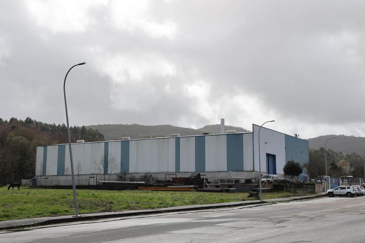 Exterior de la instalaciones de Zyon Galicia en el polígono de Amoedo, en Pazos de Borbén