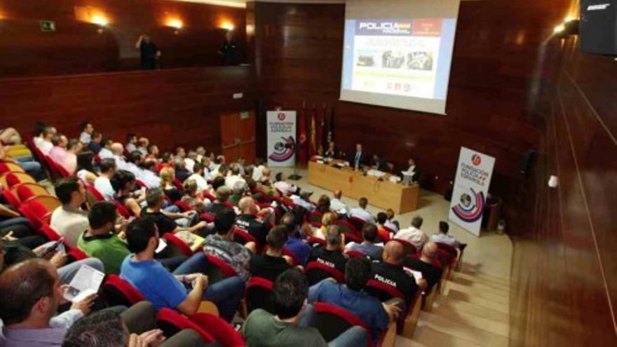 Ciclo de conferencias de la Policia en el Moneo de Murcia