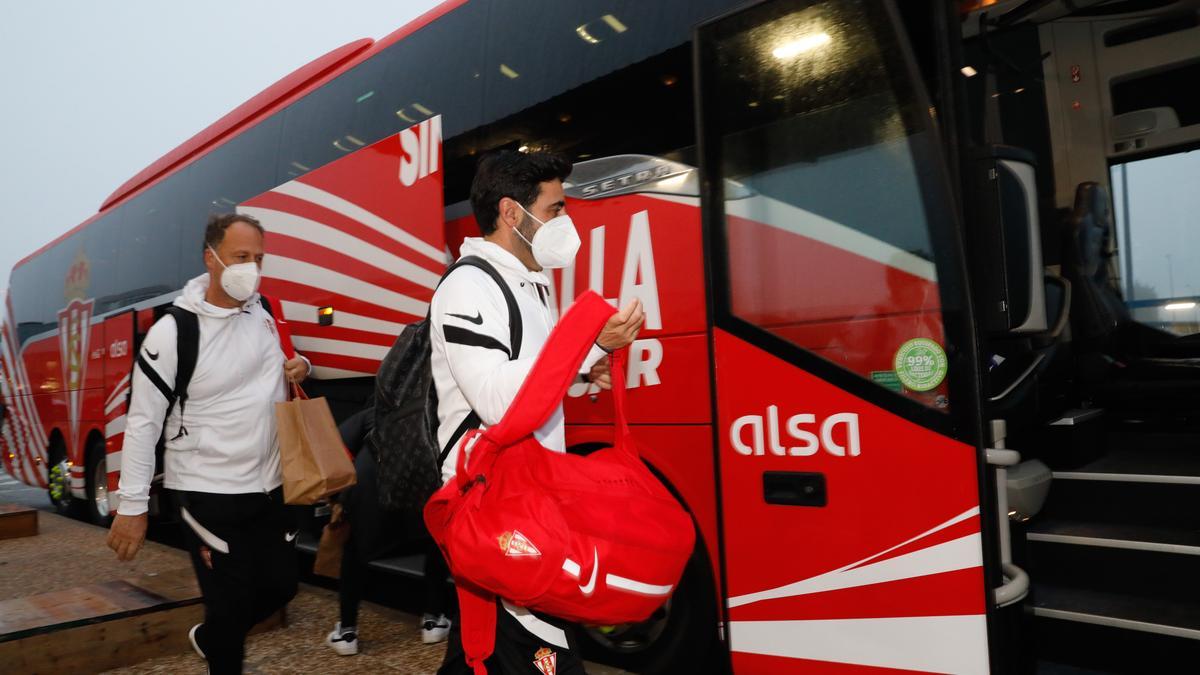 LLEGADA SPORTING AL AEROPUERTO DE ASTURIAS