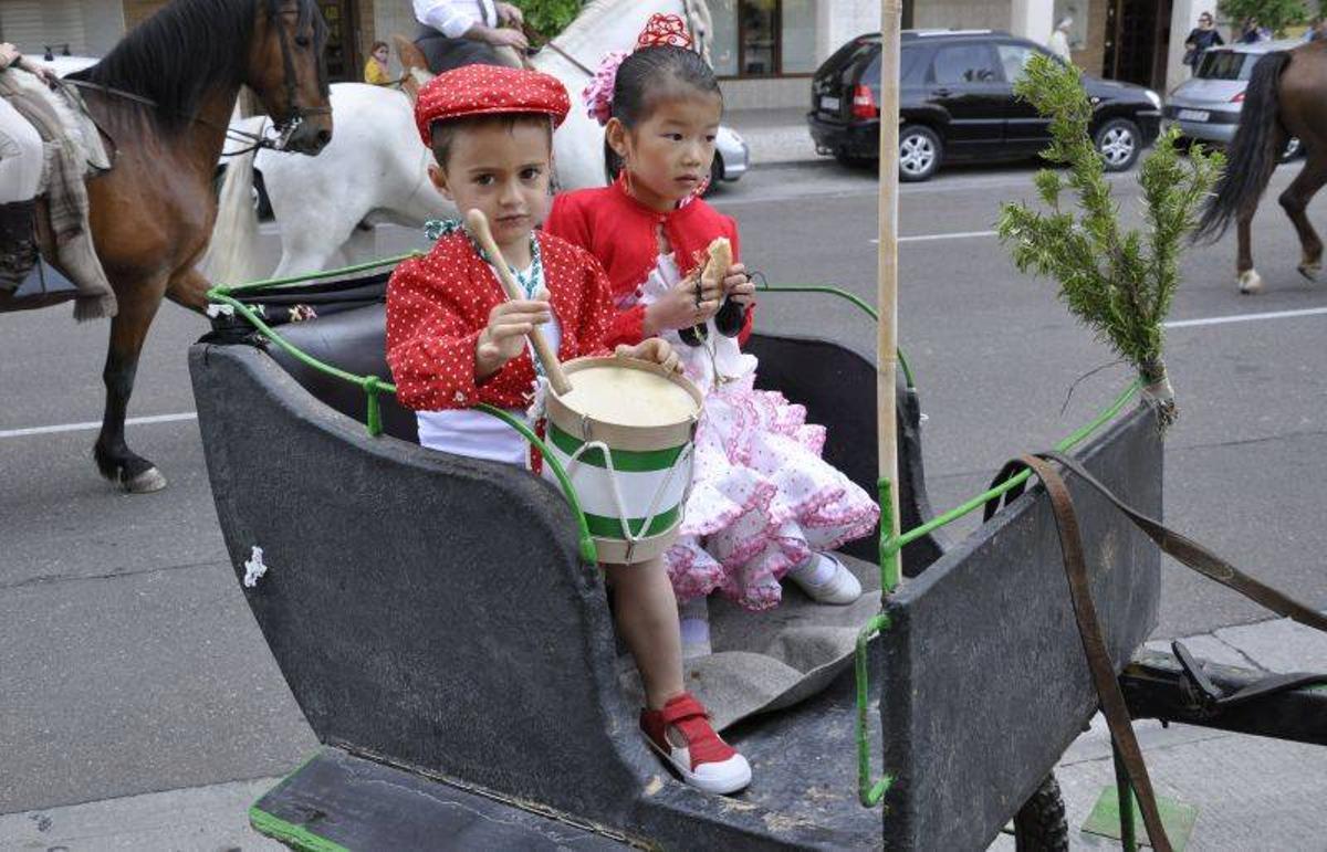 La feria pone la guinda con su romería al Rocío
