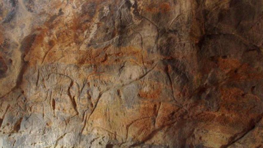 Grabados paleolíticos en la cueva de La Lluera, en Las Caldas.