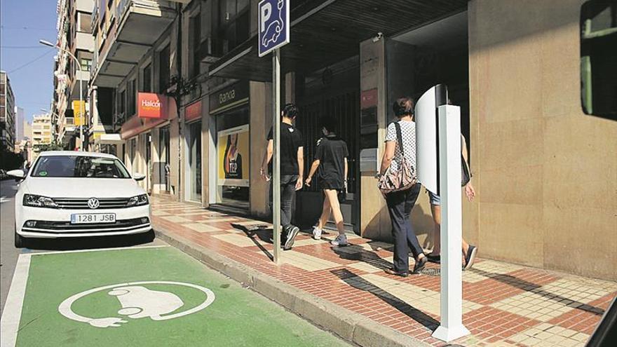 Castelló instala tres puntos más de recarga para coches