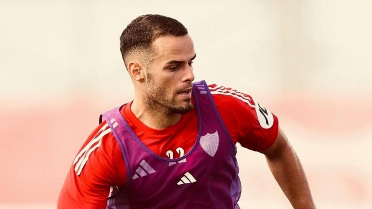 Ramón Martínez en un entrenamiento con el Sevilla FC