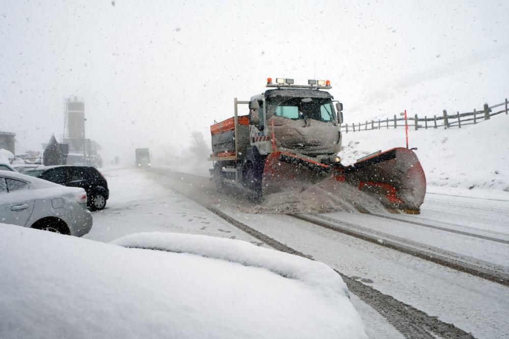 Temporal de nieve en el Puerto de Pajares